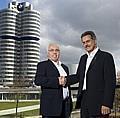 DTM-Chef Hans Werner Aufrecht (links) und Mario Theissen, BMW Motorsport Direktor, vor der Konzernzentrale in München. Foto: ITR/Auto-Reporter.NET